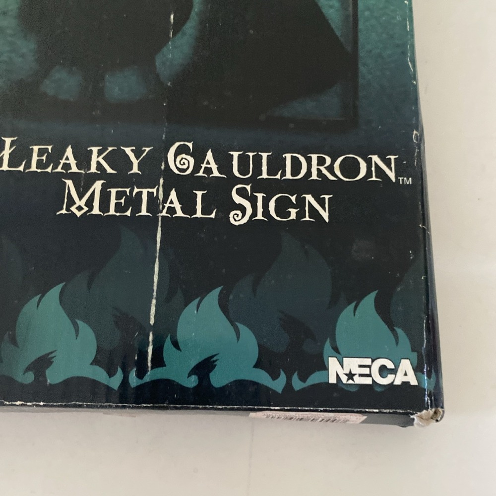 Neca Harry Potter Leaky Cauldron Metal Sign w/ original box - Picture 2 of 8
